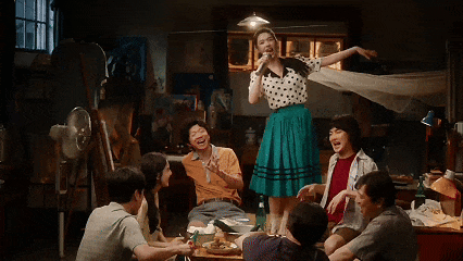 最近有个复古美女来北海公园拍照,听说是“北京大视听”的人