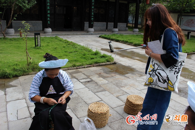 《致·非遗 敬·匠心》黔西南刺绣专场直播花絮