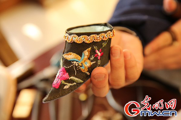 何谓“三寸金莲”？