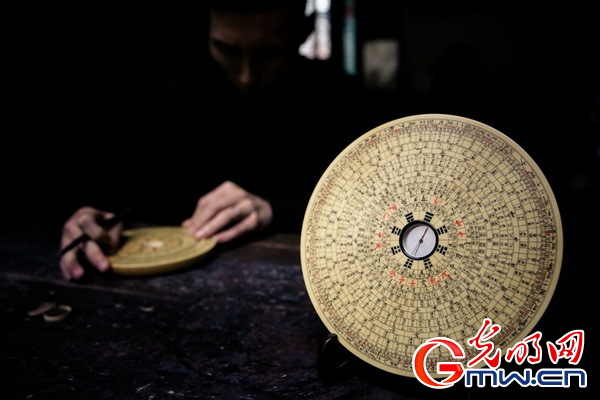 风水罗盘外观有哪些特征？