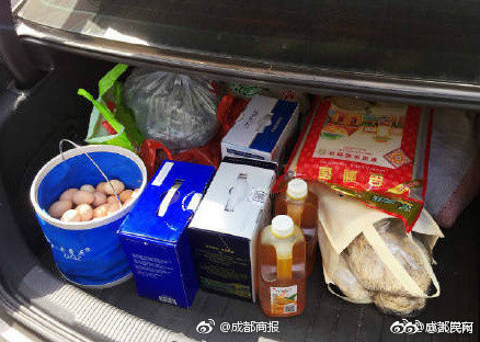 有种爱，叫做“爸妈装的后备箱”