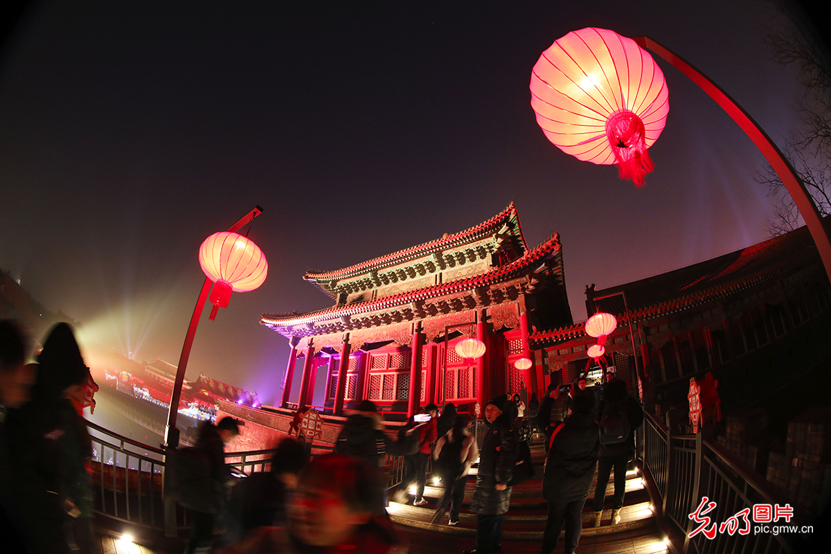 北京故宫博物院建院94年来首次举办灯会