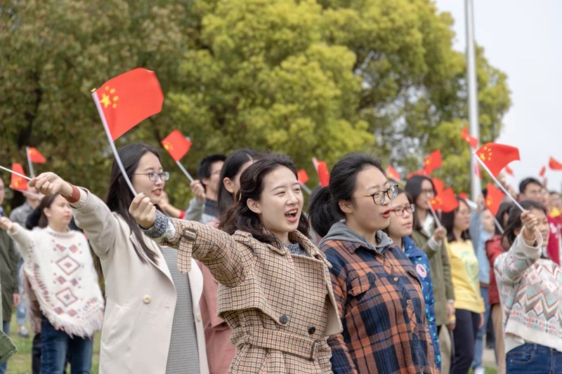 高校师生发起“网络拉歌” 为祖国唱响青春旋律