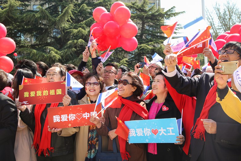 高校师生发起“网络拉歌” 为祖国唱响青春旋律