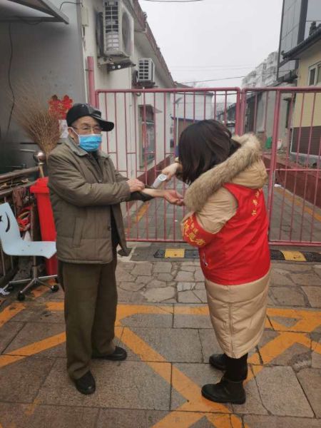 只争朝夕加油干 不负韶华勇向前