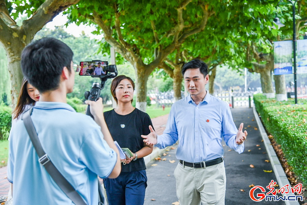 【2020高校招生服务光明大直播】上海外国语大学直播花絮