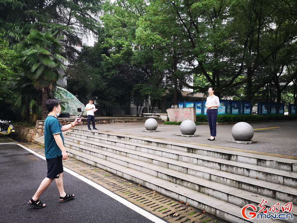 【2020高校招生服务光明大直播】中国地质大学（武汉）直播花絮