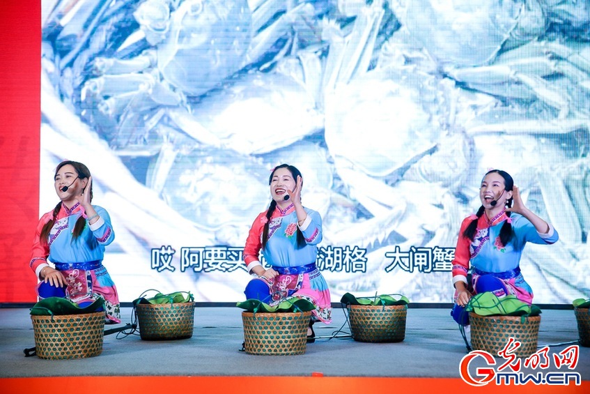 《卖蟹谣》传递“阳澄好秋光 渔家卖蟹忙”景象