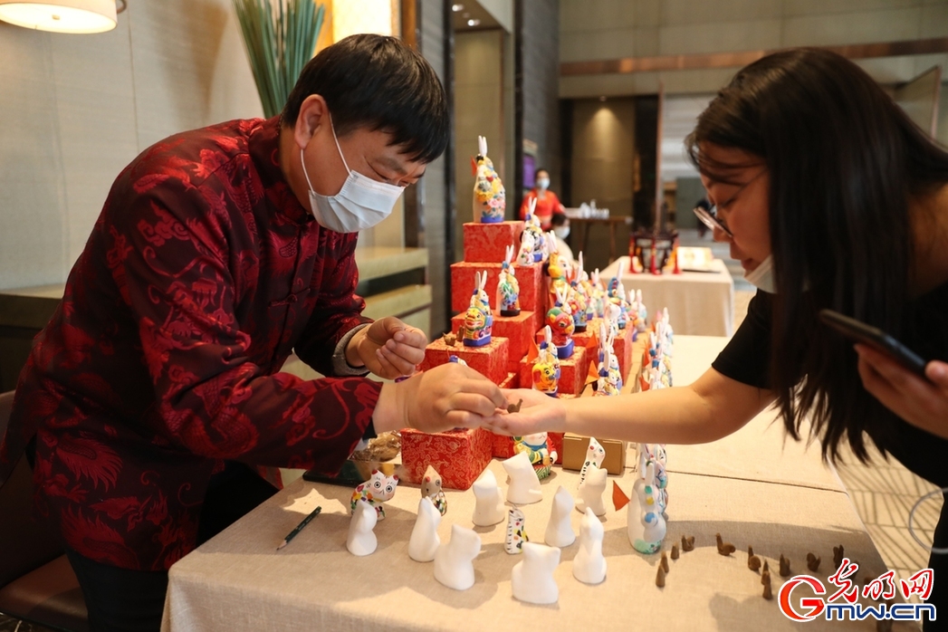 元宵佳节“非遗味”浓 非遗匠人现场展示精湛技艺