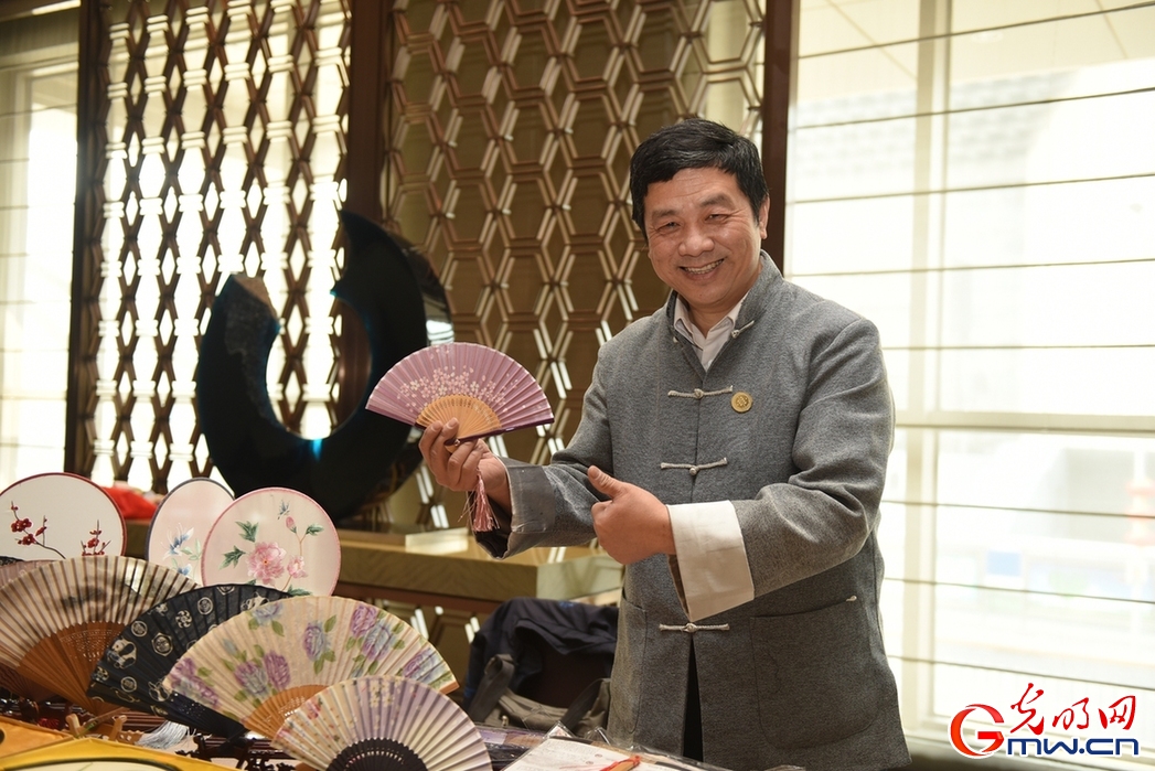 元宵佳节“非遗味”浓 非遗匠人现场展示精湛技艺