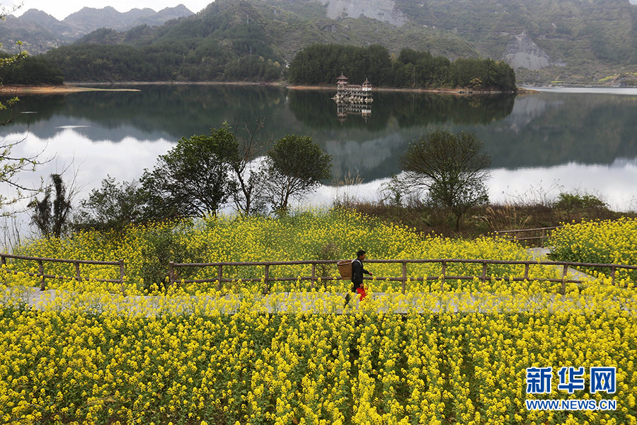 重庆黔江：春染小南海 湖光山色美