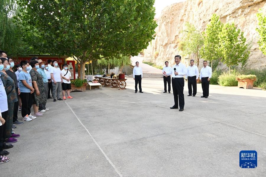 习近平在新疆考察时强调 完整准确贯彻新时代党的治疆方略 建设团结和谐繁荣富裕文明进步安居乐业生态良好的美好新疆