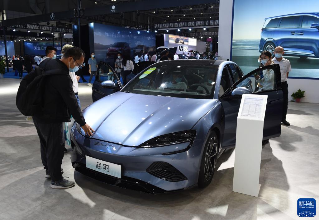 打卡世界制造业大会 感受新能源汽车“中国智造”魅力