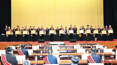 内蒙古自治区党委统战工作会议暨全区民族团结进步表彰大会召开