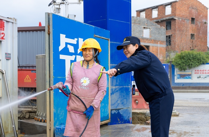 “城管花木兰”秦翠霞：有柔情有智慧有毅力的城市“绣花”人