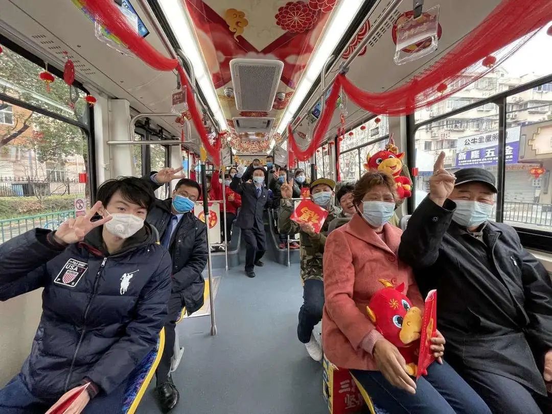 【文明交通绿色出行】浦东这些公交线路获评“爱心之星”，来看背后的暖心故事