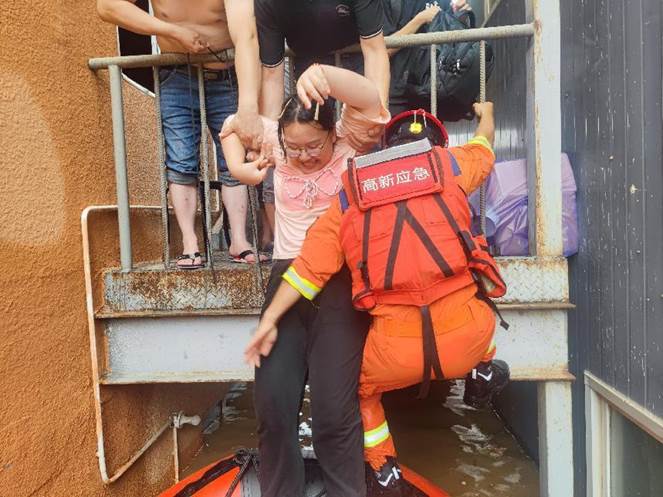 西安高新区闻“汛”而动 紧急驰援河北涿州抗洪抢险