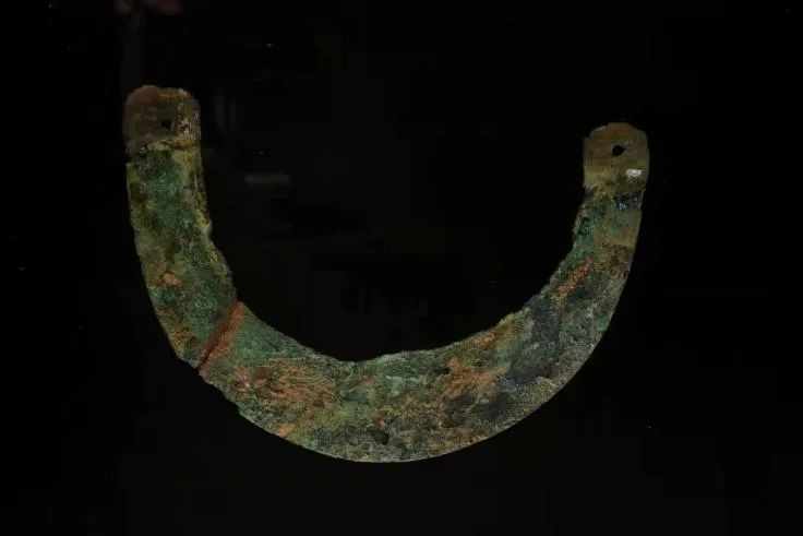 齐家文化出土的铜镜，照见了4000年前的古人