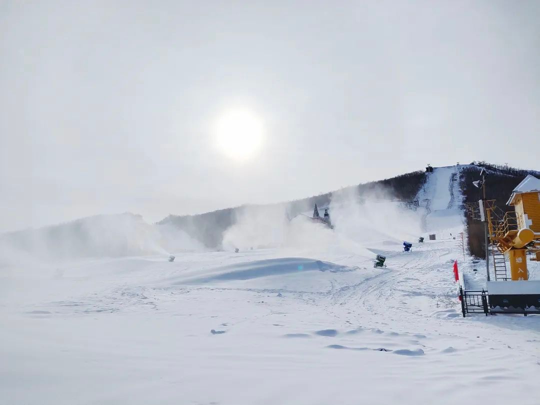 雪枪雪炮齐鸣！“十四冬”各赛区造雪忙