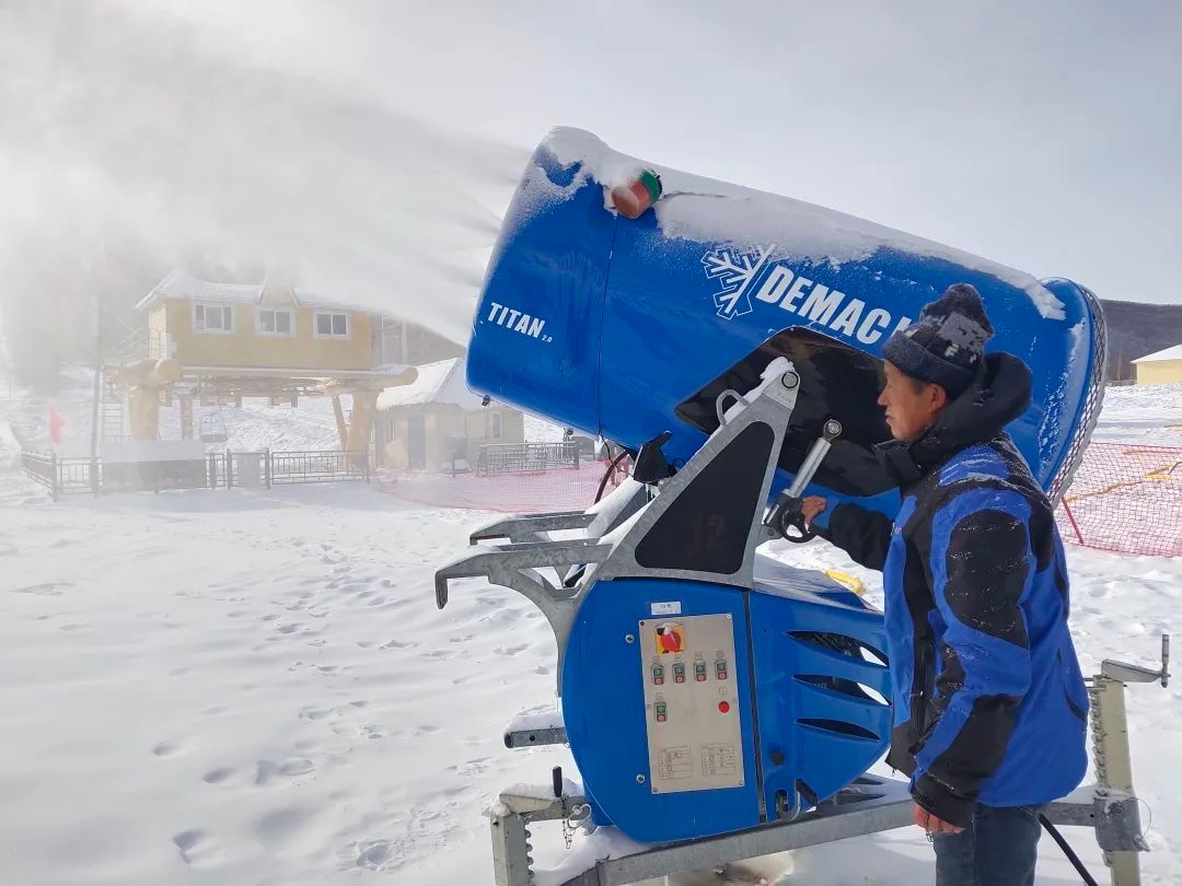 雪枪雪炮齐鸣！“十四冬”各赛区造雪忙