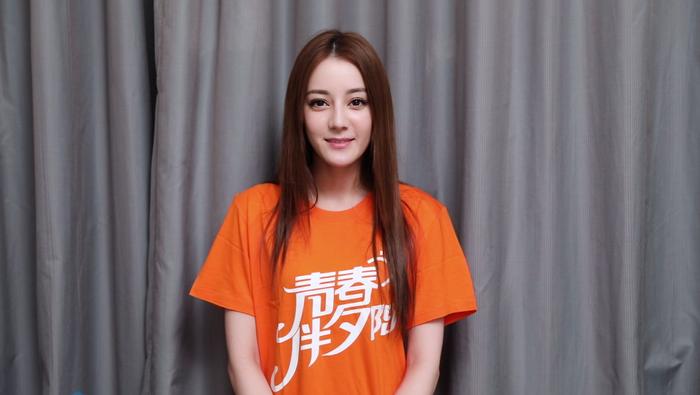 【家风家训话传承】迪丽热巴分享妈妈与姥姥的故事：孝心胜过千言万语