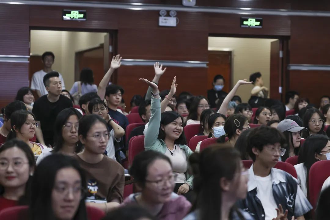 首都大学生系列读书活动走进北师大 作家周国平带师生“读懂哲学”