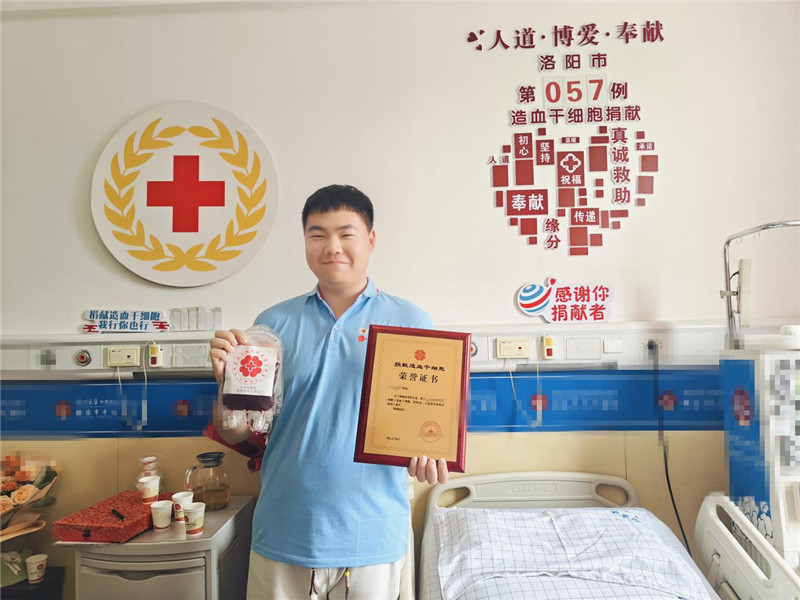 他的毕业“仪式感”拉满了! 他的毕业“仪式感”拉满了!