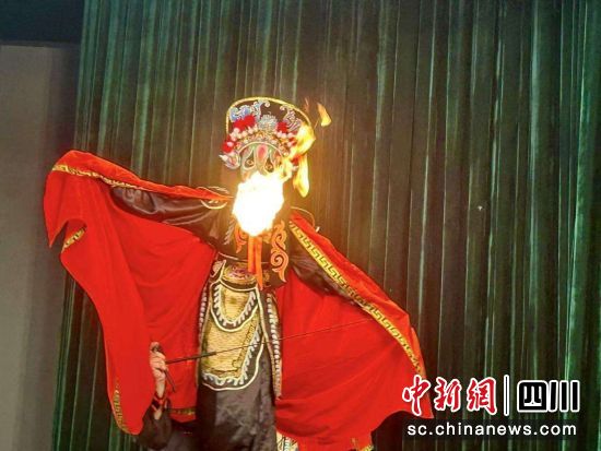 成都传统戏曲文化慕课进校园开拍