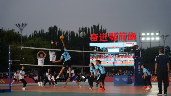 魅力都市与多彩四季：鄂尔多斯的现代活力与自然之美