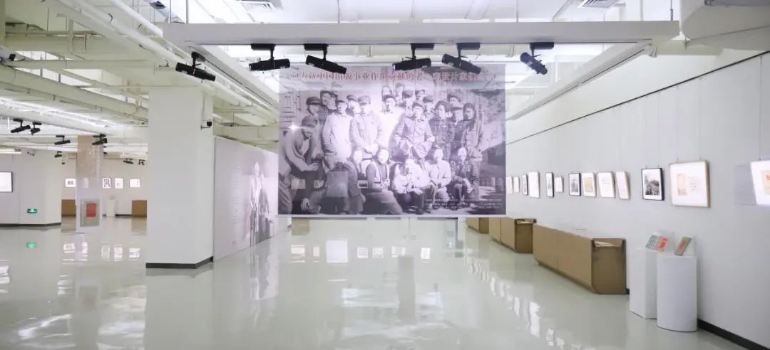 岁月封扉——张慈中、宁成春书籍设计文献典藏展在北京印刷学院美术馆开幕