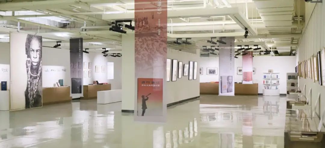 岁月封扉——张慈中、宁成春书籍设计文献典藏展在北京印刷学院美术馆开幕