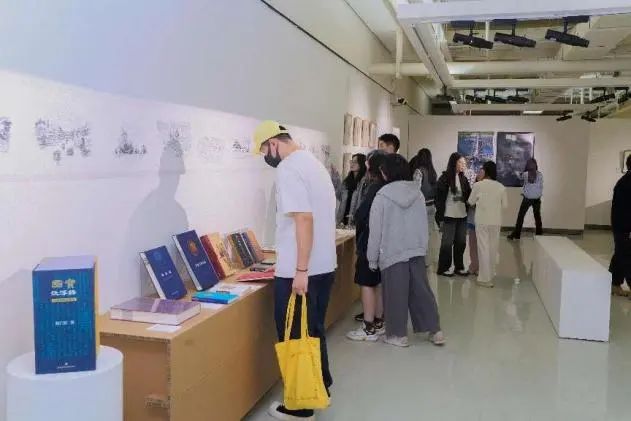 岁月封扉——张慈中、宁成春书籍设计文献典藏展在北京印刷学院美术馆开幕