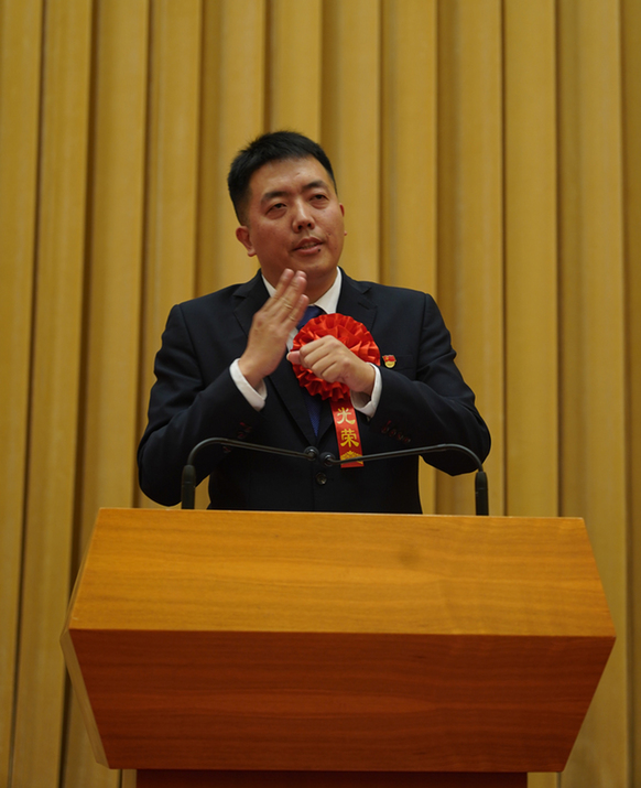 无声世界里的“指尖飞人”：陈良杰用职业技能突破人生天花