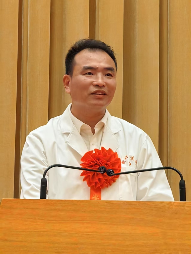独臂医者陈桂平：廿九载守望乡土 单手撑起生命的晴空