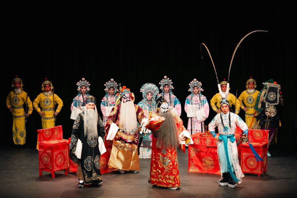 北京高校服务新时代首都发展特别报道 | 中国戏曲学院①：戏韵绕中轴 千年文脉绽新光