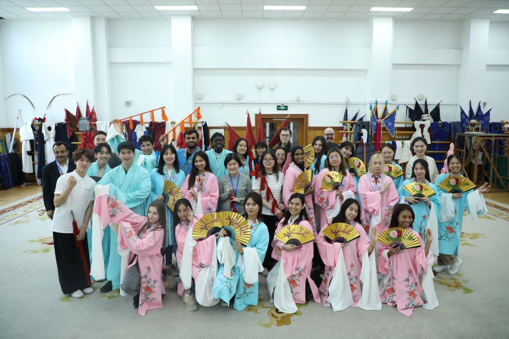 北京高校服务新时代首都发展特别报道 | 中国戏曲学院①：戏韵绕中轴 千年文脉绽新光