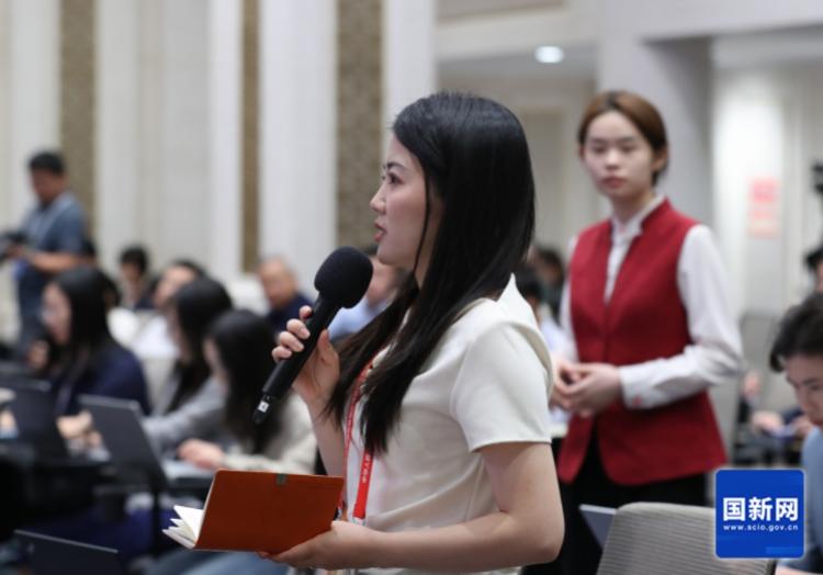 让跨国公司当主角 青岛市副市长答海报新闻：第六届青岛峰会将举办国际城市合伙人对话会
