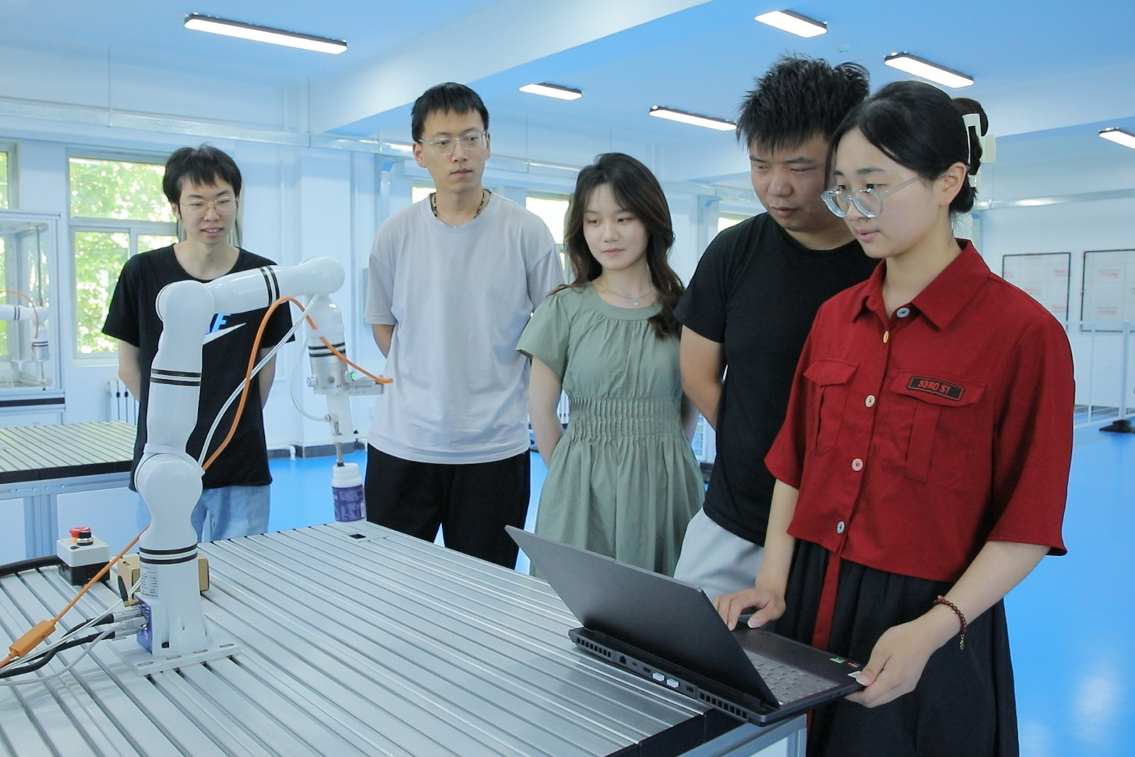 北京高校服务新时代首都发展特别报道｜北京石油化工学院②：以“人工智能+”为牵引 探索科技赋能人才培养新模式