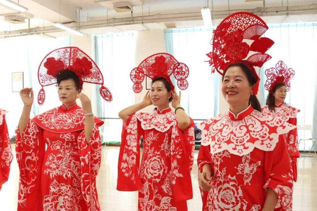 “长城脚下 艺动妫川” 非遗剪纸穿上身 来看！这场走秀好fashion