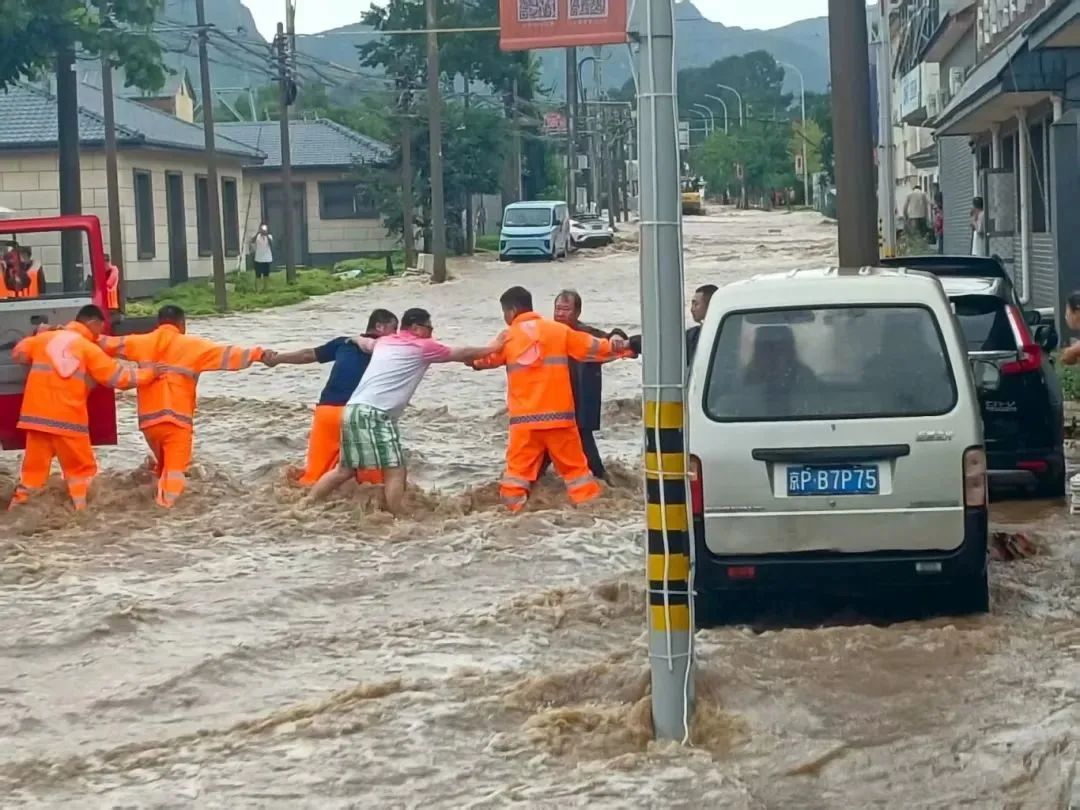 北京汛期·广电视听力量实录 | 平谷暴雨围村成孤岛!应急广播如何守护安全生命线?