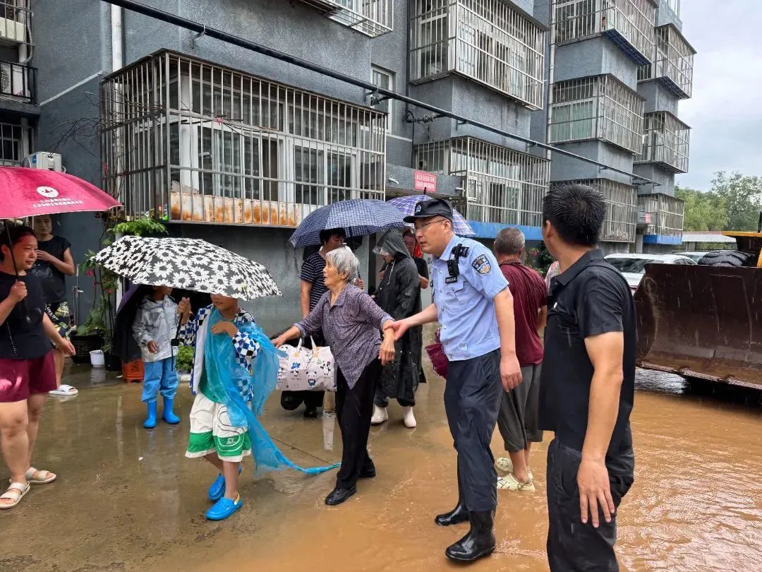 北京汛期·广电视听力量实录 | 平谷暴雨围村成孤岛!应急广播如何守护安全生命线?