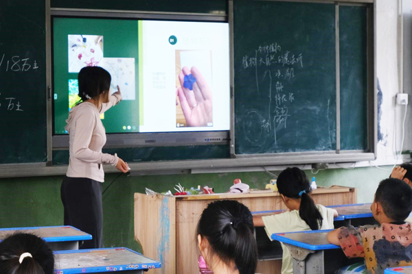 【护苗日志】小吸管在孩子们手中化身魔法棒 【护苗日志】小吸管在孩子们手中化身魔法棒