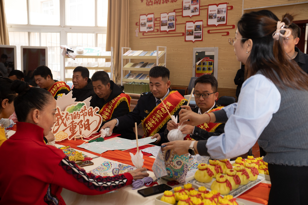 唐山曹妃甸:情暖重阳日 邻里共文明