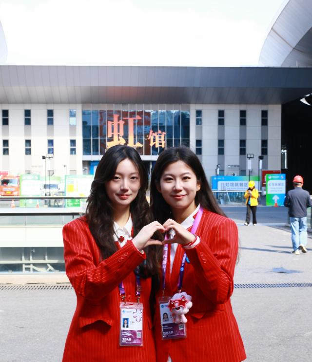好朋友就要一起上!上大这四对“小叶子”共约进博