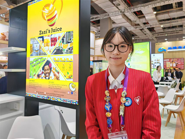 在机场因服务相遇又在进博现场欣喜重逢，南非参展商盛赞“小叶子”Amazing！