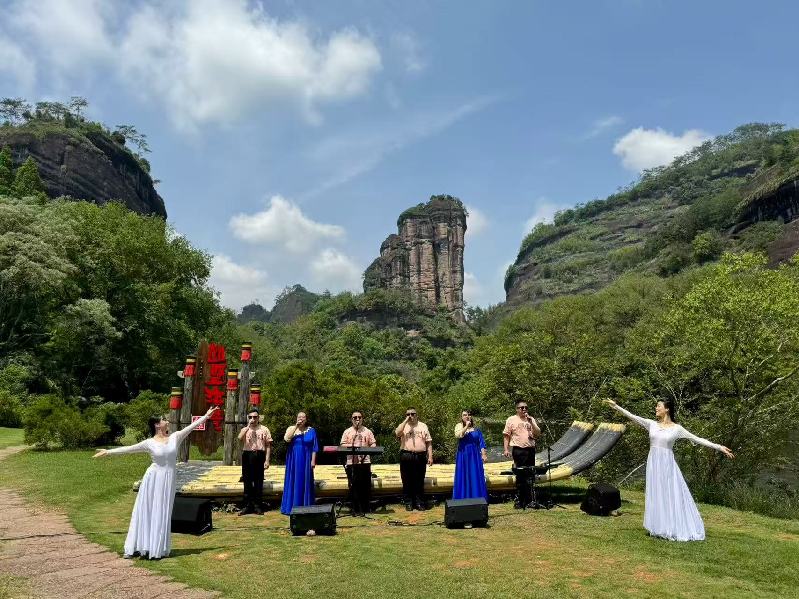 带着歌声去远行