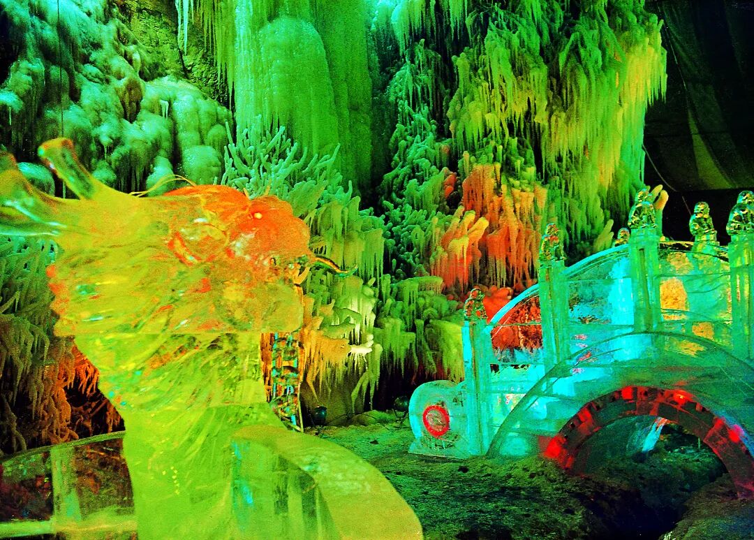 龙庆峡冰灯摄影大赛获奖作品（一等奖） 陈超摄于1988.jpg