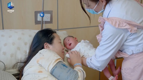 从屏幕到心间：《自从有了你》以育儿微光点亮时代家庭图景