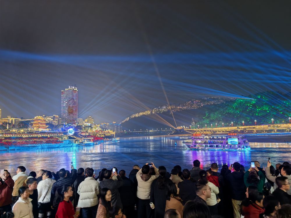 新春走基层·驻外记者回乡手记｜这座西南小城何以吸引世界目光