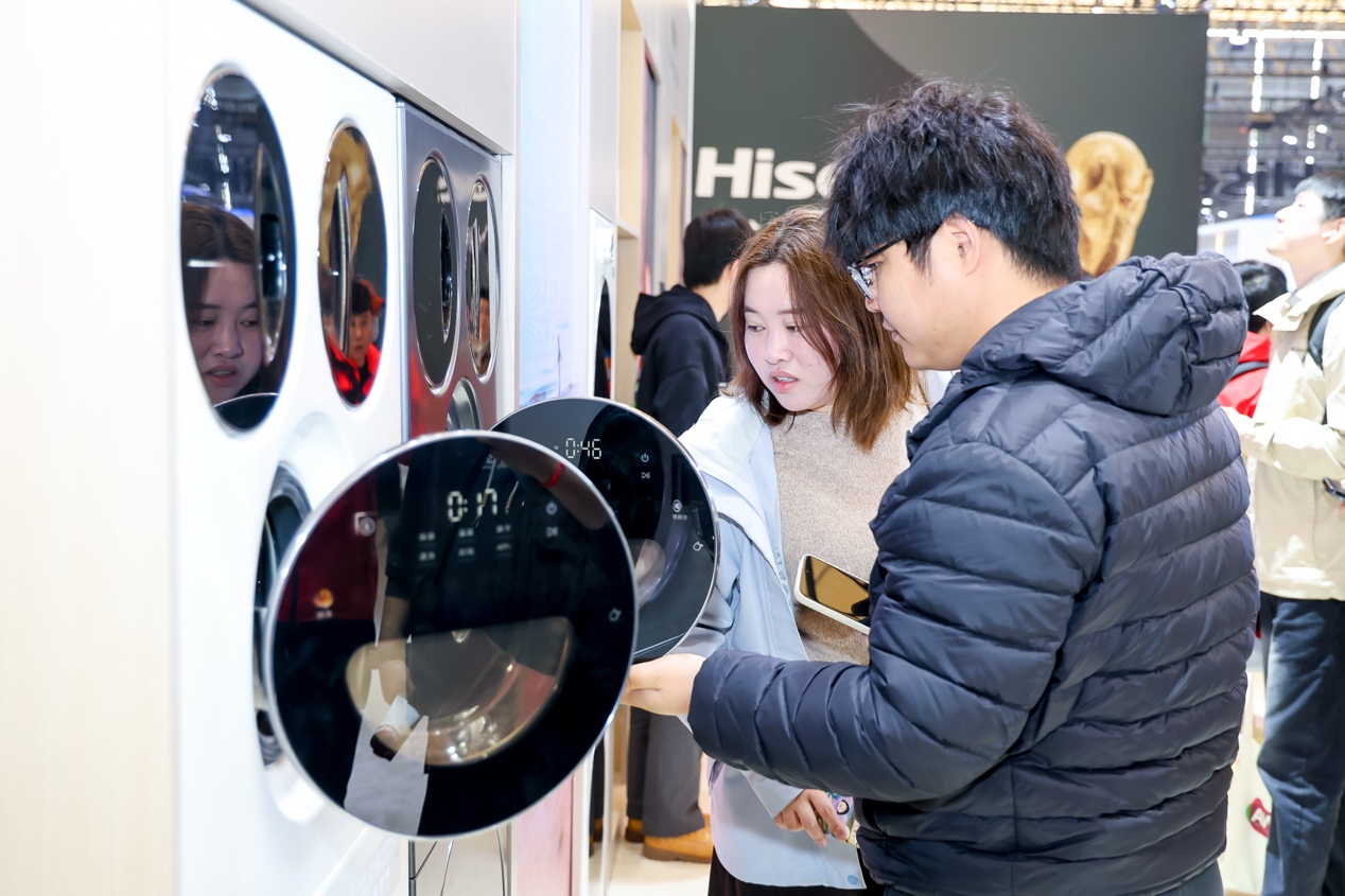 AWE2026｜海信携世界杯定制产品亮相展会，“主动服务”改写智慧家庭